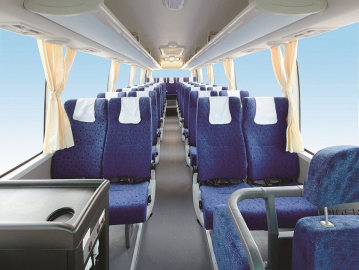 Luxury 32 Seats Higer Bus Diesel Red Used Coach Bus In Dubai 6.494L Displacement Good