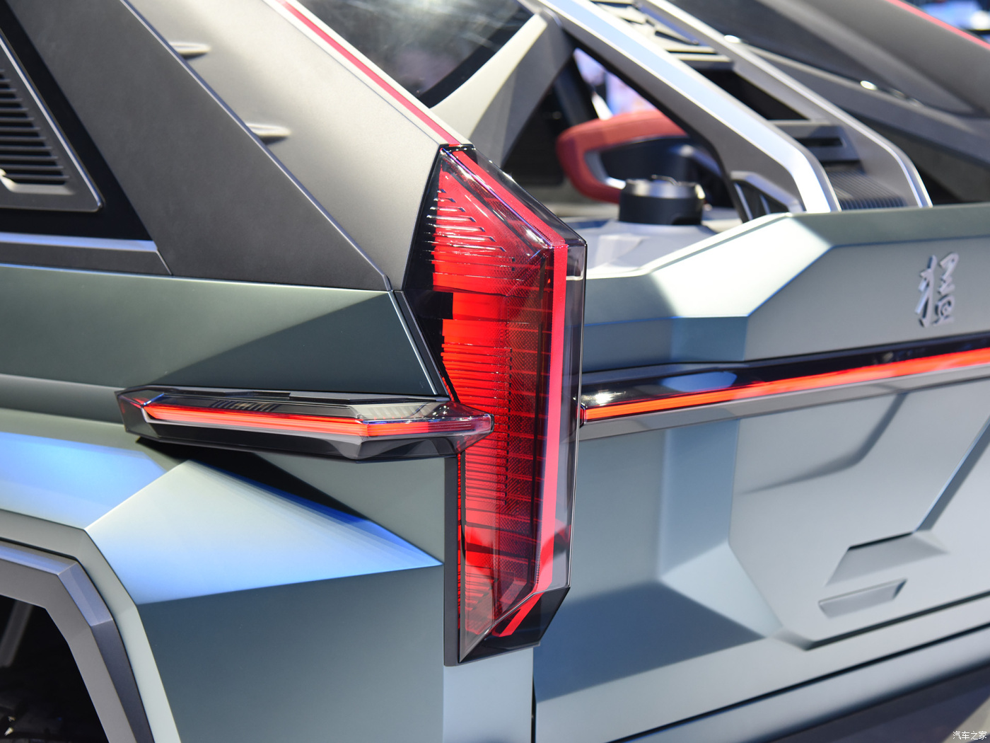 Take Your Off-road Adventures to the Next Level with DongFeng M-Terrain Electro Car Left Hand Driver