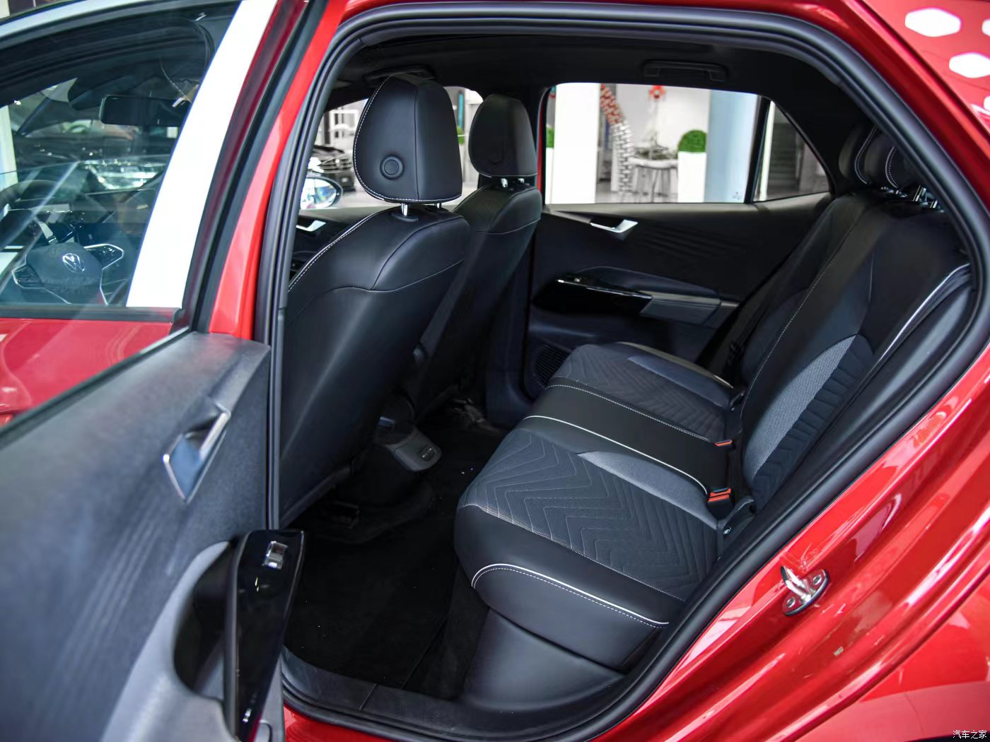 VW ID.3 New energy two-compartment vehicle with five doors and five seats and 450 km range is made in China