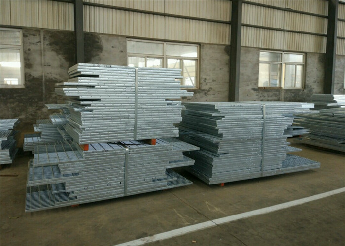 Hot Dipped Galvanized Heavy Duty Steel Grating For Industrial Plant Floor