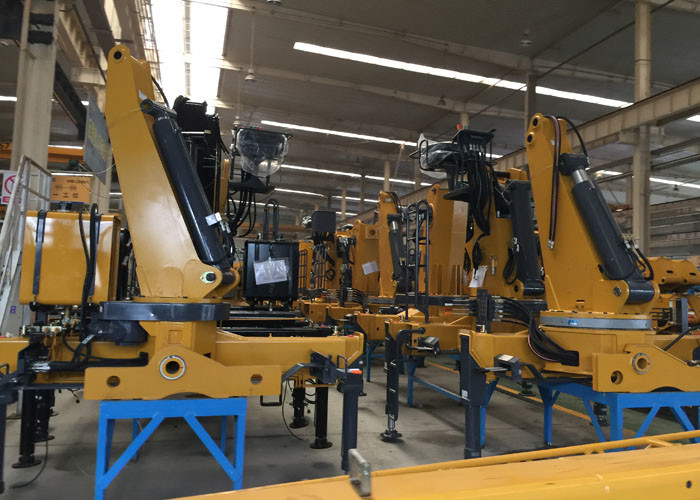 37 T Container Side Loader Crane Truck Mounted Crane With Hydraulic System