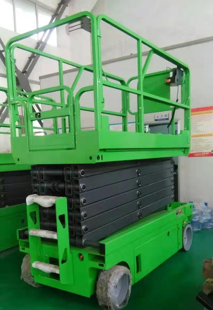 Mobile Scissor Table Self Propelled Work Platform Anti Skid Dc24v Battery