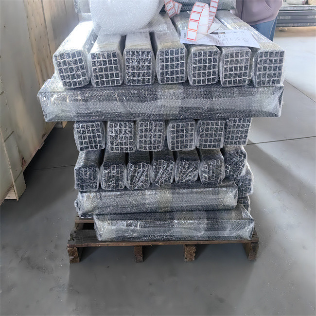 Rustic Double Welded Exterior Wrought Iron Railing Iron Stair Baluster Batch Production