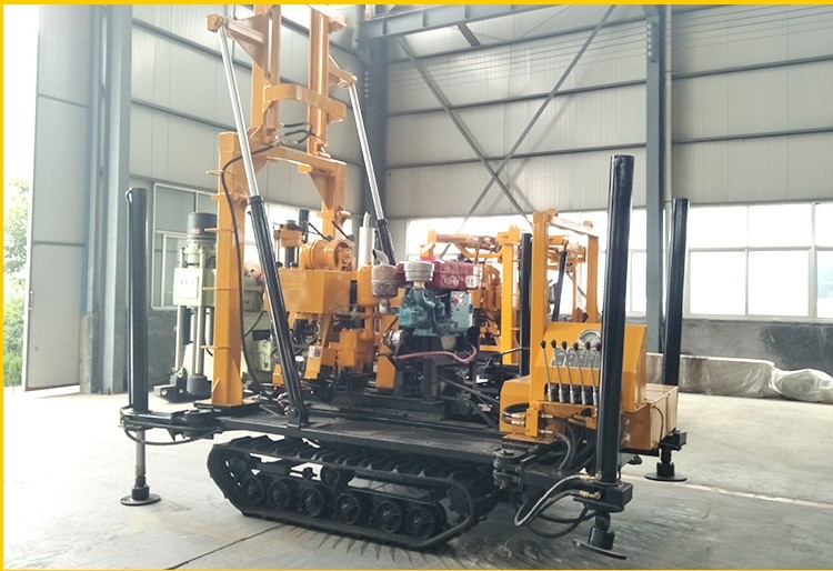 Crawler Mounted Soil Test Core Drilling Machine 200 Meters With Hydraulic Tower