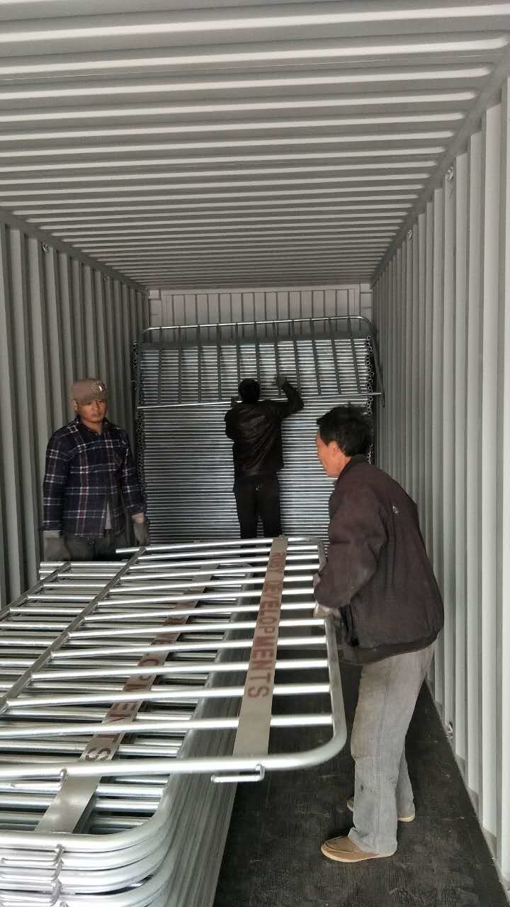 Hauler Models 1/72 MOBILE BARRIERS for temporary outdoor crowd control barriers