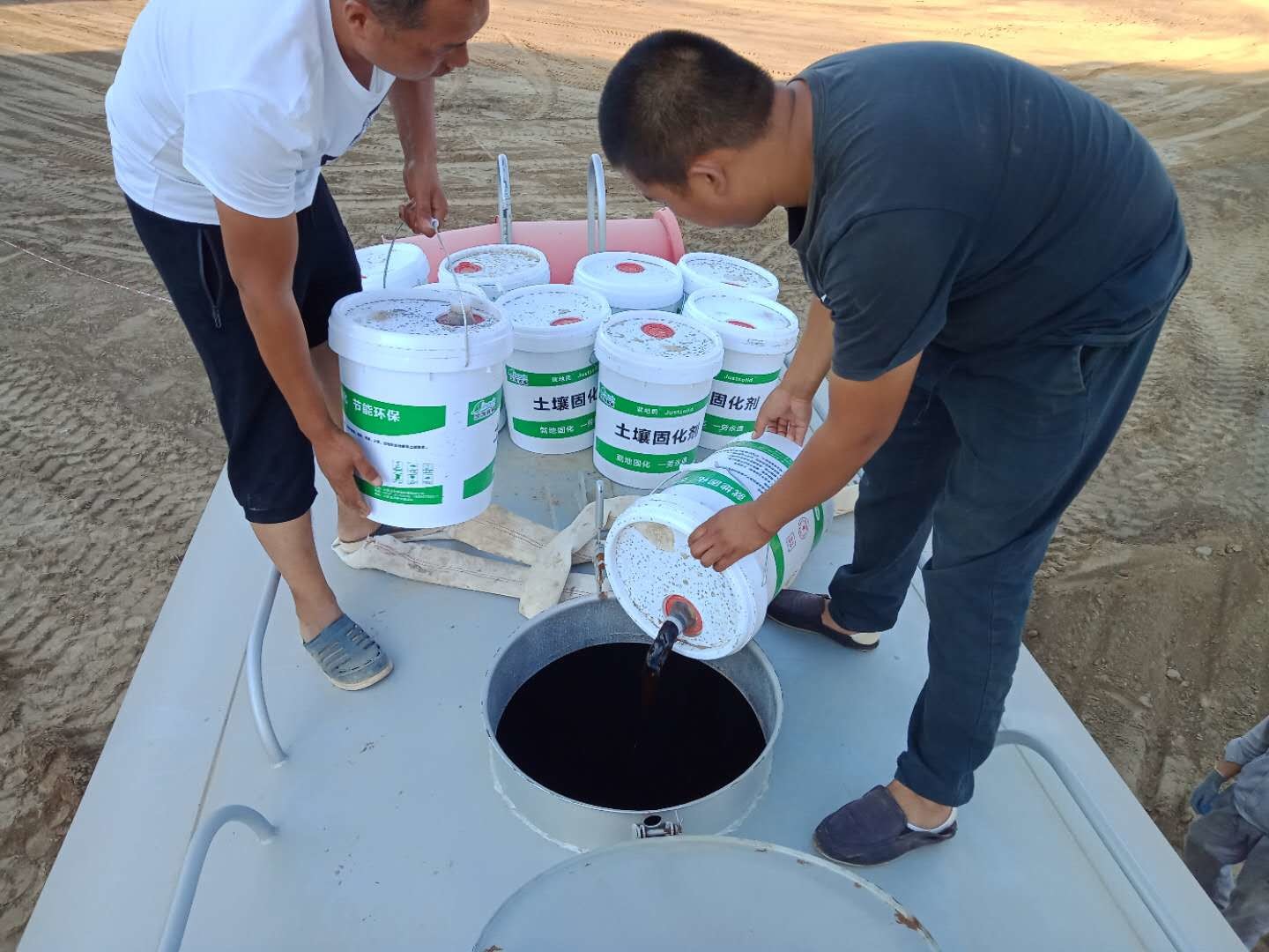 Liquefied Road Soil Stabilizer Rammed Earth Wall Solidification Agent