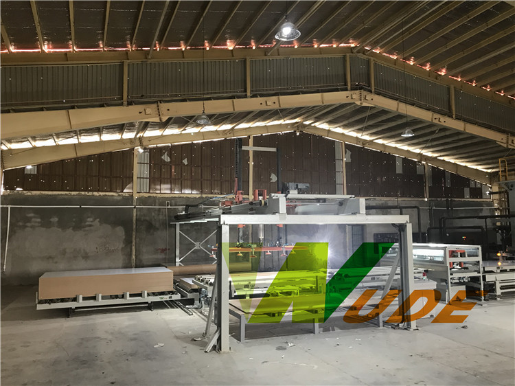 Short Cycle Double Sided Synchronous Laminating Line PLC Control For Furniture Board