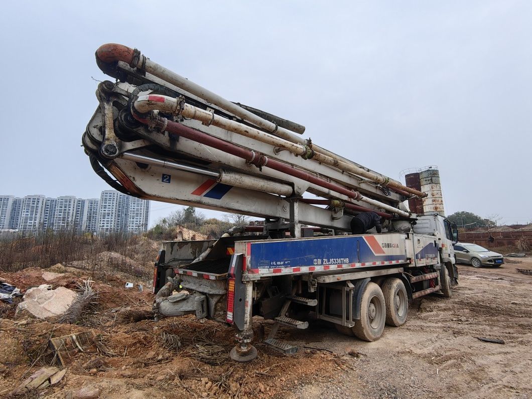 Good Condition Used Concrete Pump Truck 37m Zoomlion 2013 Year