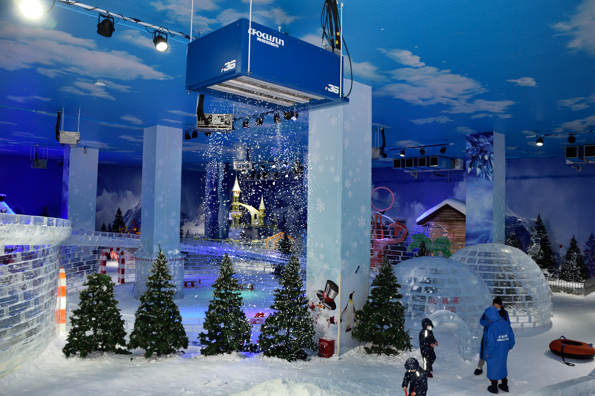 600kg Ice Storage Capacity Snow Making Machine for Creating Beautiful Snowflakes