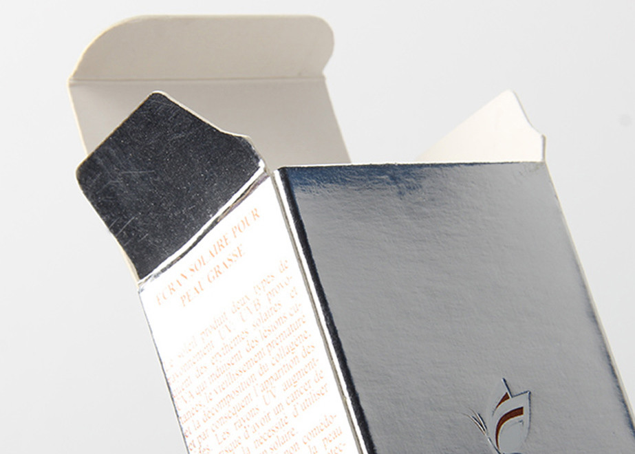 Oil Varnishing Printed Packaging Boxes 200GSM Art Paper Material For Makeup Product