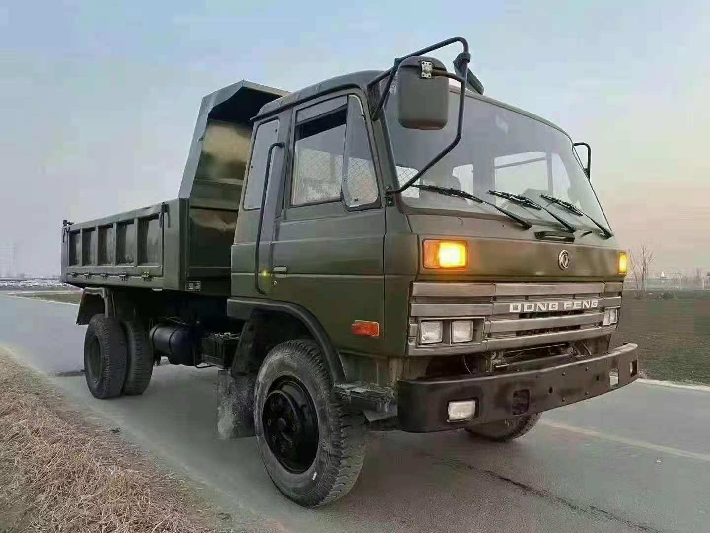 4x2 dump truck