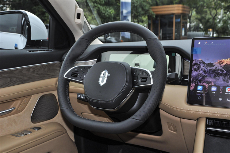 HUA-WEI AITO M7 M5 Second Hand Electric Hybrid Energy Vehicles with 195KM Pure Electric Range and 7.8s Acceleration Time