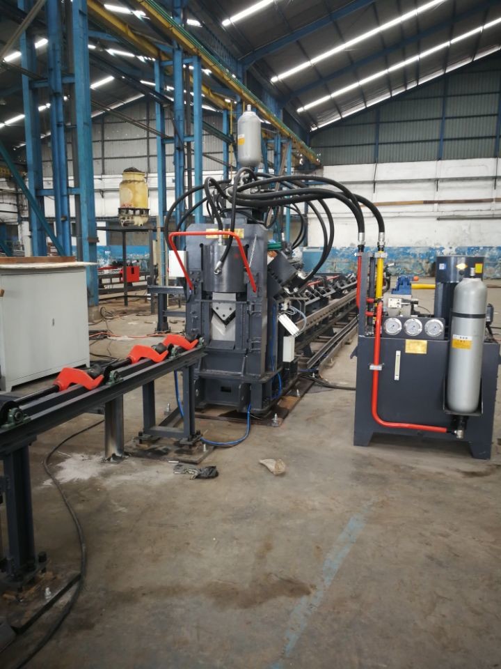 Hydraulic Power Supply High Speed CNC Angle Punching Cutting Machine With Marking Function