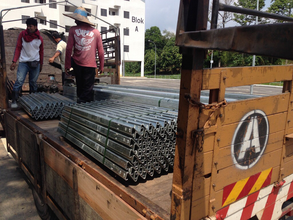 Traffic Road Hot Dipped Galvanized Steel Barrier Z Post for Guardrail
