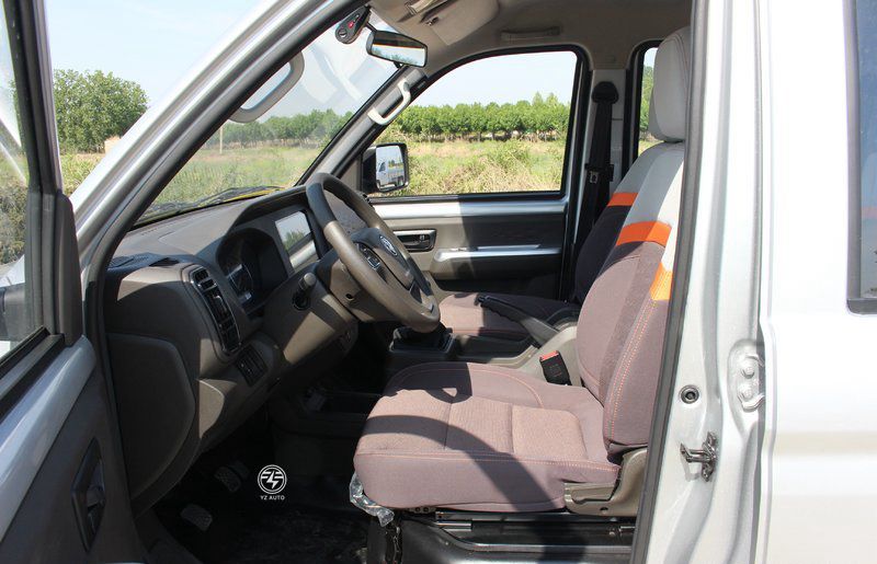 Customizable Dongfeng 4X2 Lorry Truck with Independent Suspension and Double-Row Fence