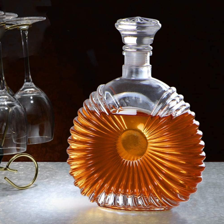 800ml Glass Decanter Sealed Plug Bottle for Whisky and Brandy Exquisite Craftsmanship