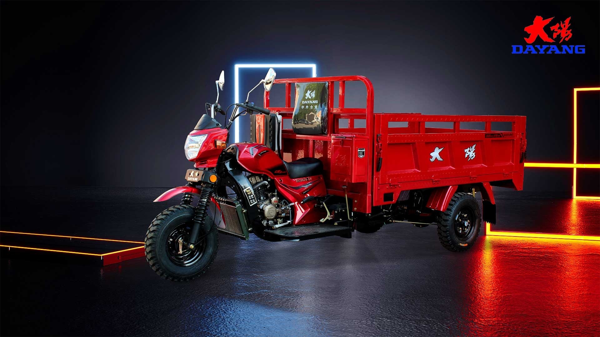 250CC Closed Box Three Wheel Cargo Motorcycle 1200kg Loading Capacity 5.0-12 Tire Size