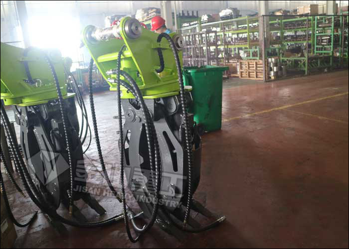 5 Tooth Excavator Rock Grab 1400mm Jaw Opening Hydraulic Power CE Certified