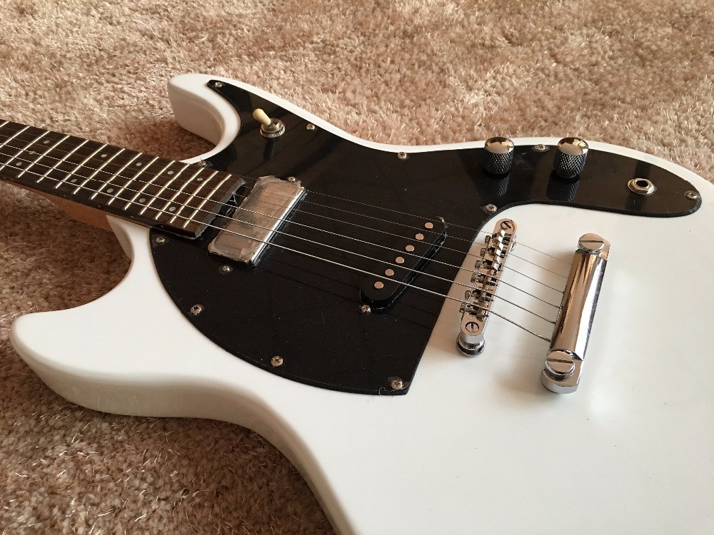 Custom guitar white color Mosrite logo reversed body 6 string electric guitar factory supply directly