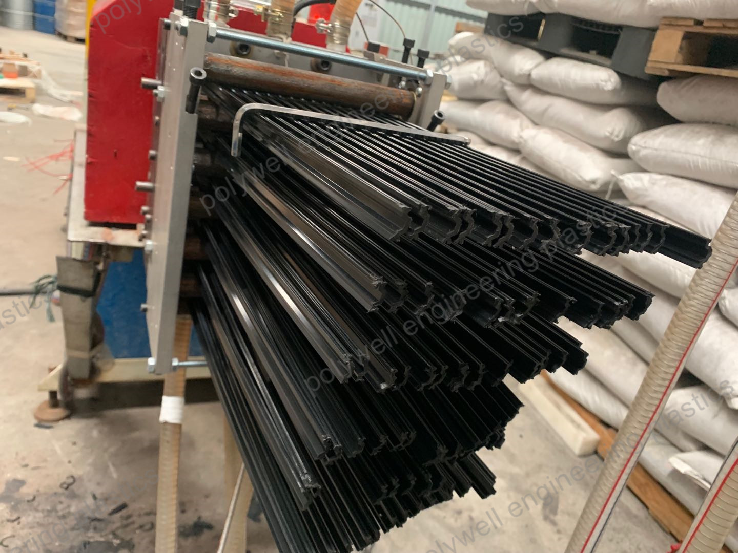 PA66 GF25 Thermal Break Profile Polyamide Plastic Product For Aluminum System Window