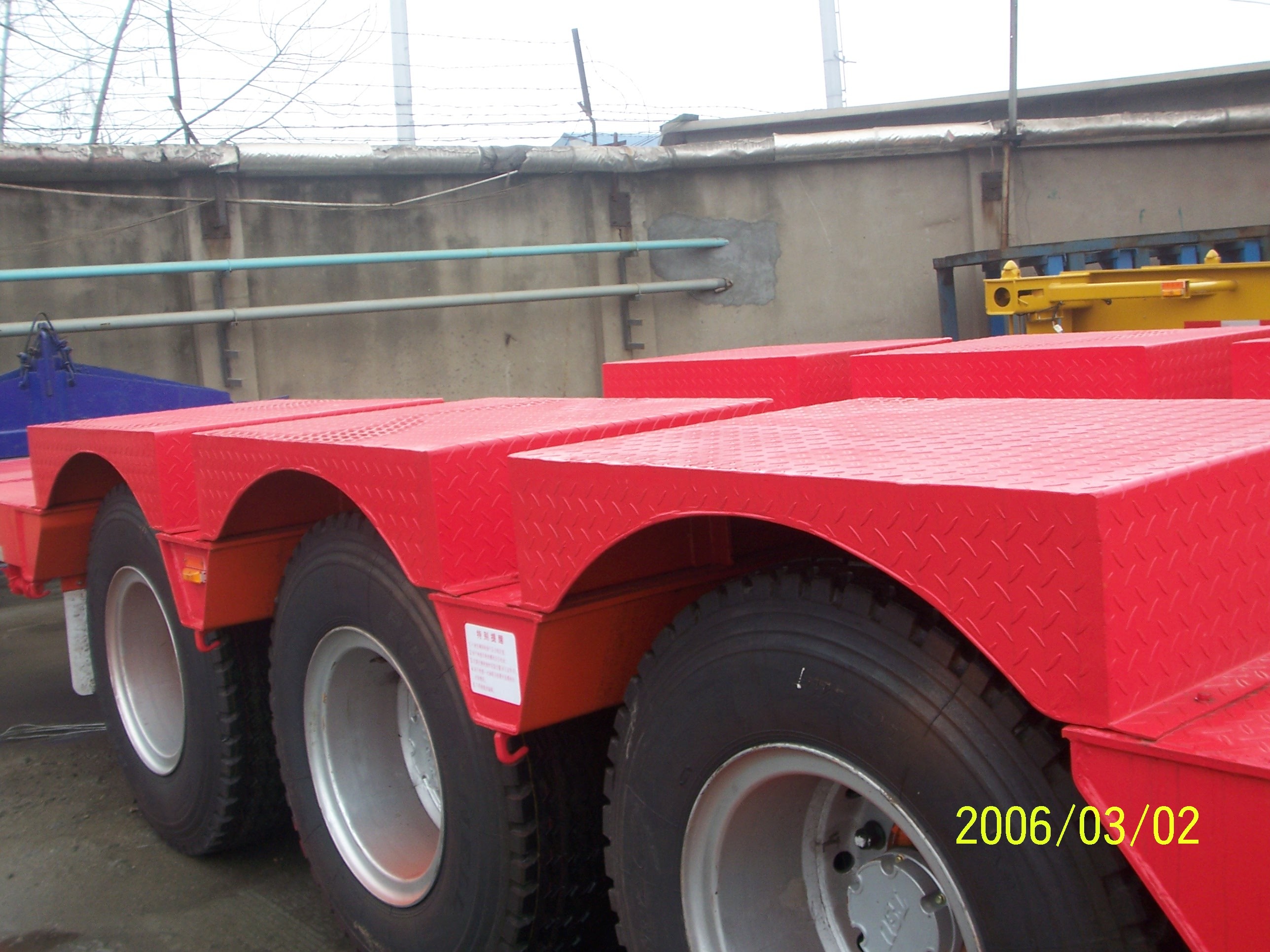 Hydraulic Flat Bed Semi Trailer , Low Bed Truck Trailer For Machine Transport