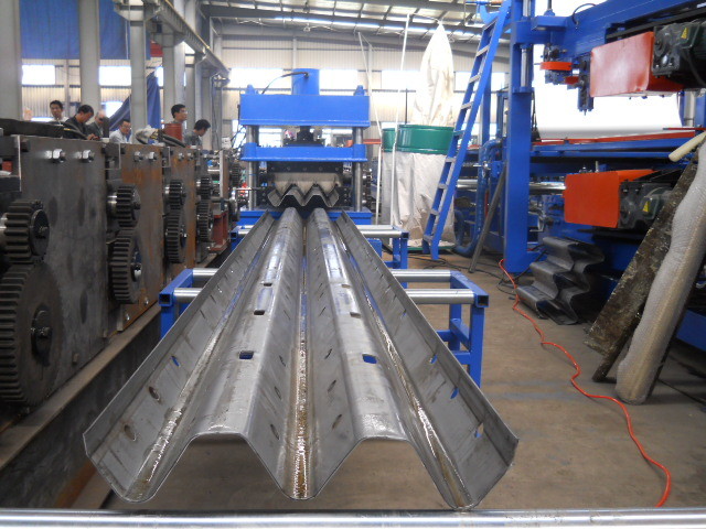 Material thickness 2 to 4mm guard railway roll forming machine 13 forming stations