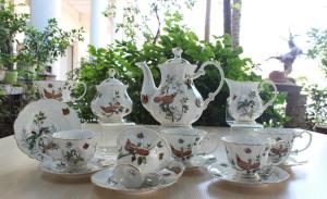 Quality Traditional Calcined White 17pcs Ceramic Tea Cup And Saucer Set wholesale