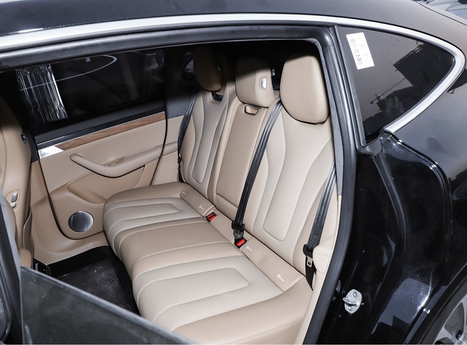 AWD Driving Type Electric Limousine Electric Car LUXCEED R7 with Pure Electric Energy Type