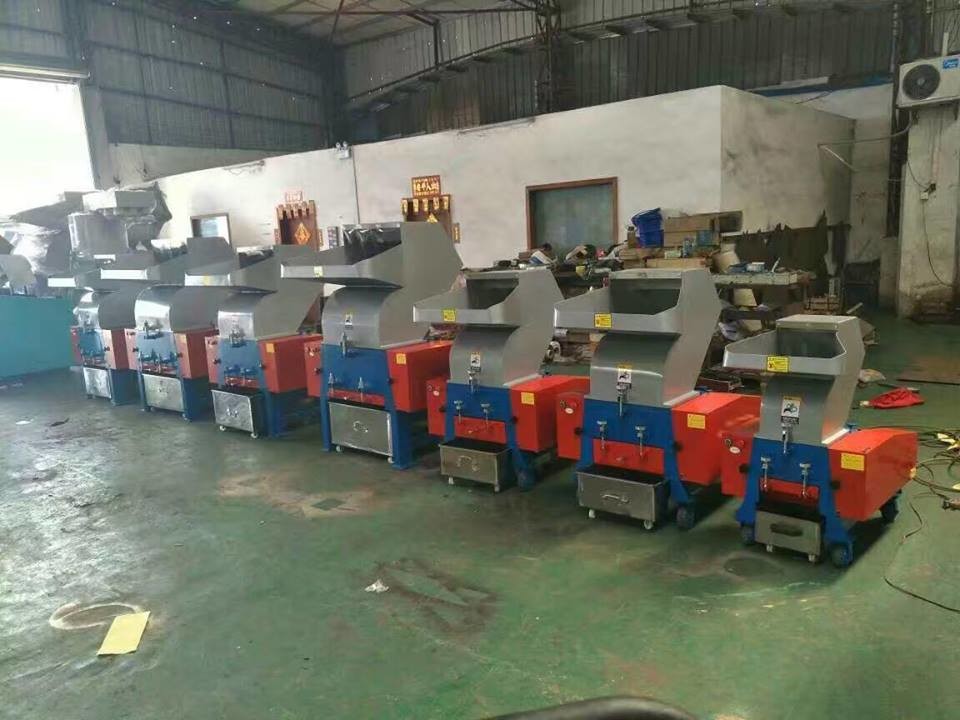 15HP Automatic Car Bumper feeding pipes crusher supplier, crushing recycling machines/PP PE plastic crusher