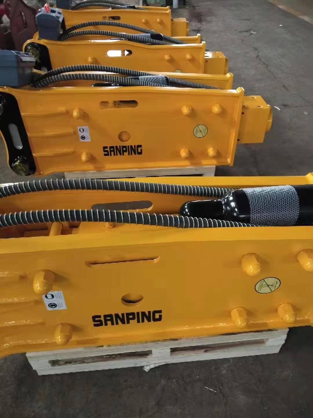 JCB3CX Backhoe Excavator Equipped with 20Crmo Hydraulic Rock Breaker and Chisel 42Crmo