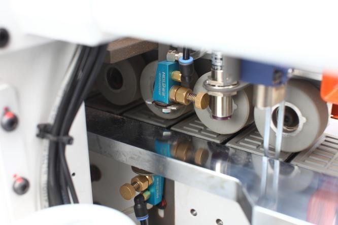 Hot Glue Edge Banding Machine Automatic For Aluminum Foil Honeycomb Panels