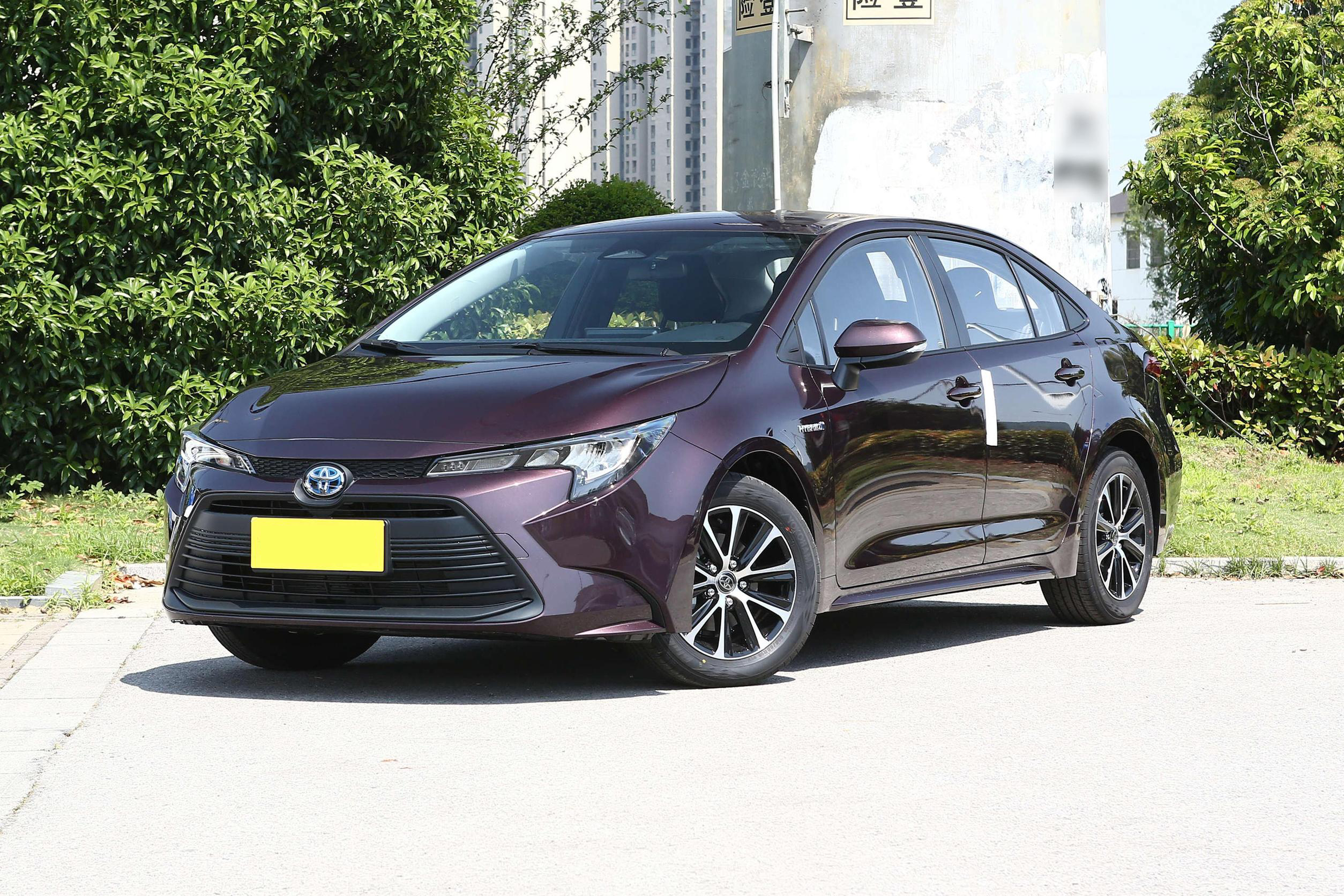 TO-YOTA LEVIN Hybrid Electric Car High Speed Electric Vehicle with 2700mm Wheelbase and 5 Seating Arrangements