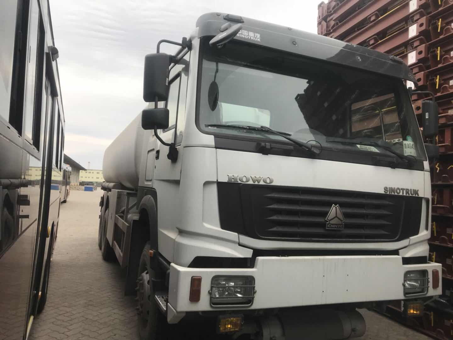 SINOTRUKHeavy Cargo Trucks HOWO 8X4 CARGO TRUCK 30ton - 52 ton Euro II /III