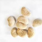 OEM Crispy Sesame Coated Roasted Cashews Snacks No Food Color Healthy Crunchy