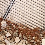 Low Black 220kN PP HDPE uniaxial geogrid for retaining wall and road reinforceme