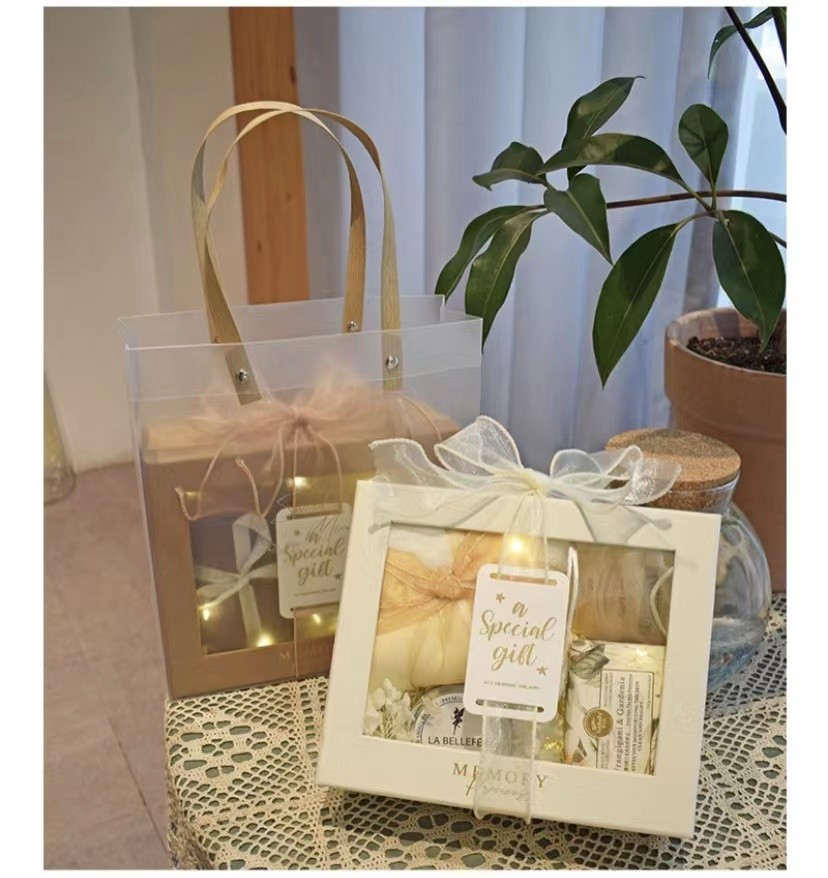 20cm*7cm*17cm Orange Coated Holiday Gift Boxes With Transparent Windows