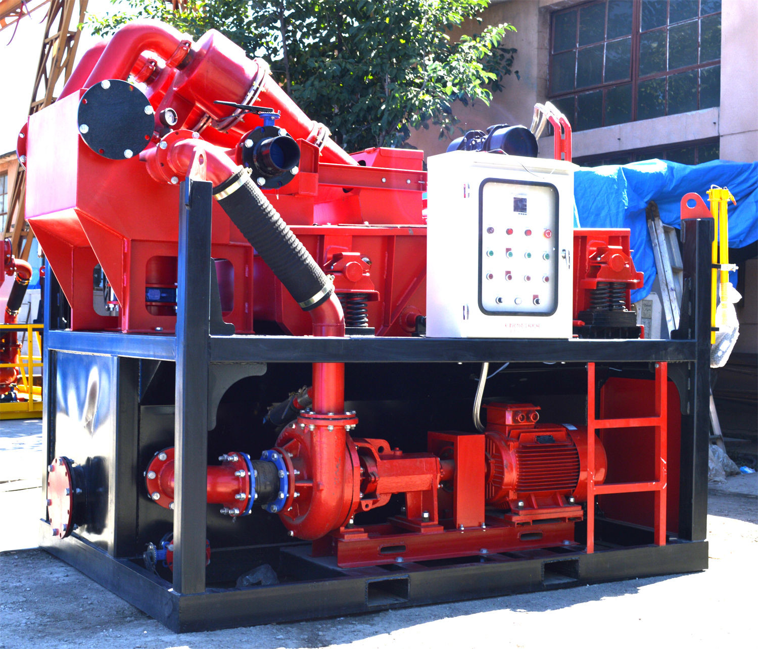Get Cleaned Mud and Dry Solid Wastes Transport without Water Leaking with Mud Recycling System DN300*2
