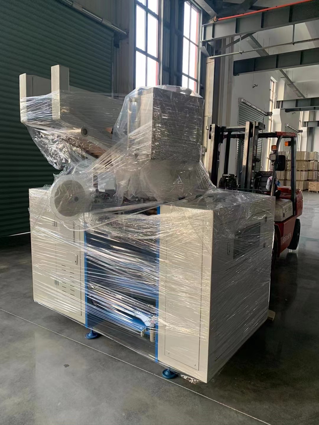 14kw Full Automatic Stretch Film Slitter Rewinder Machine for Case Packaging Solutions