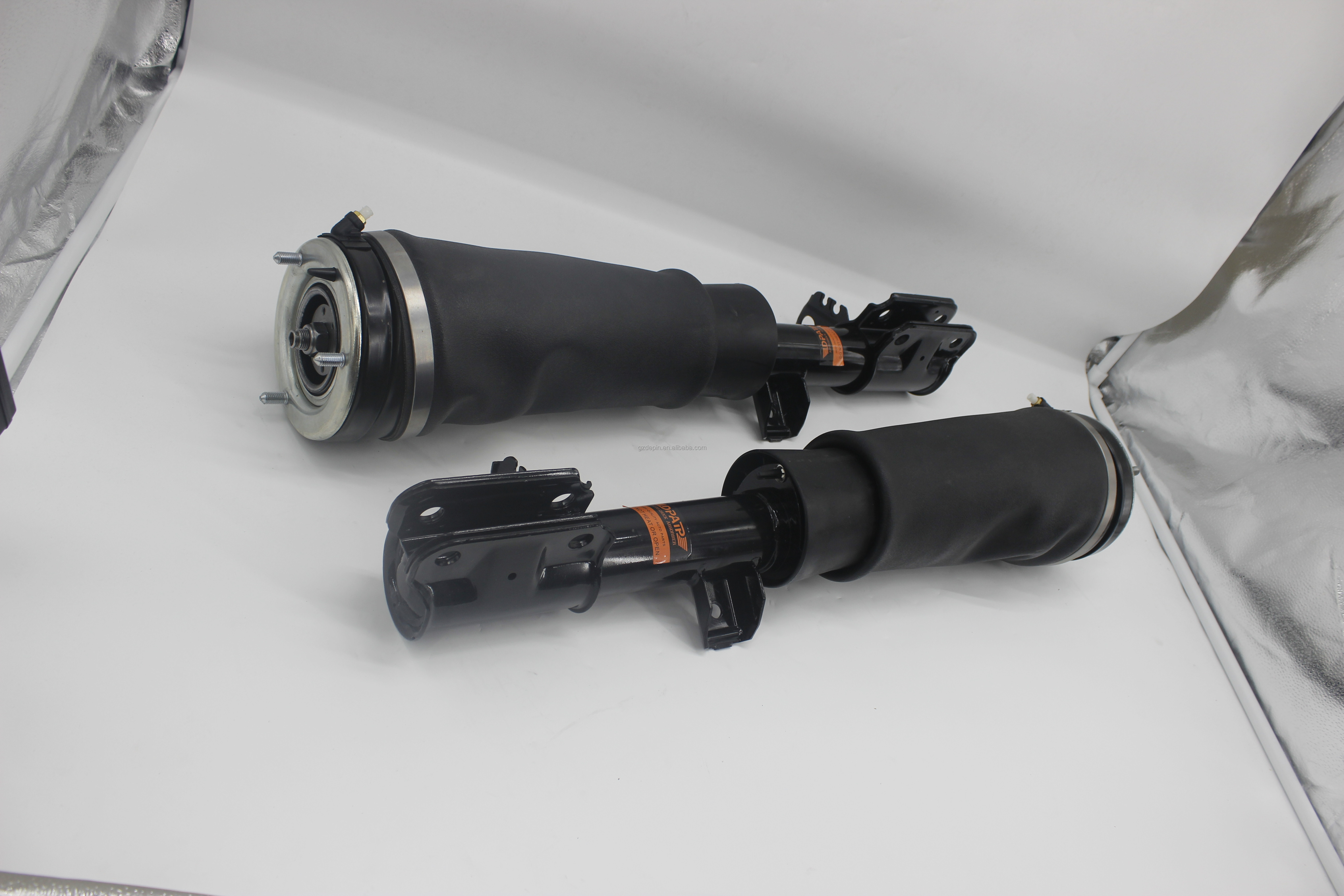 Top- Shock Absorber for Land-Rover LR012885 LR012859 LR032567 LR032560 2002-2012 Year