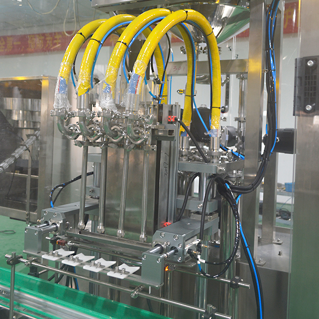2023 Fresh Milk Sterilization Four Head Piston Filling and Capping Line for Operation
