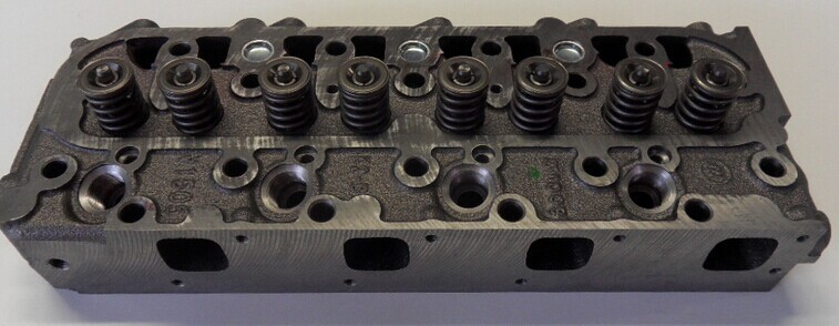 Cast Iron / Aluminum Cylinder Head Used For Kubota 1702 One Year Warranty