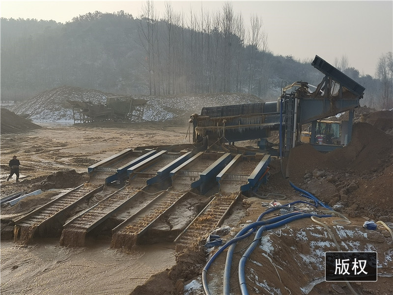 Highe Tension Steel 200TPH Solid And Gravel Washing Plant With 4 Sluice Boxes