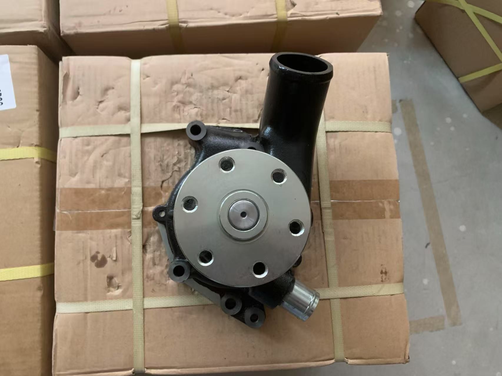 6BG1 4BG1 6BD1 Water Pump 1136500171 1-13610145-2 For Isuzu Engine Hitachi Excavator EX200-1 EX200-5 EX200LC-5 6 Holes
