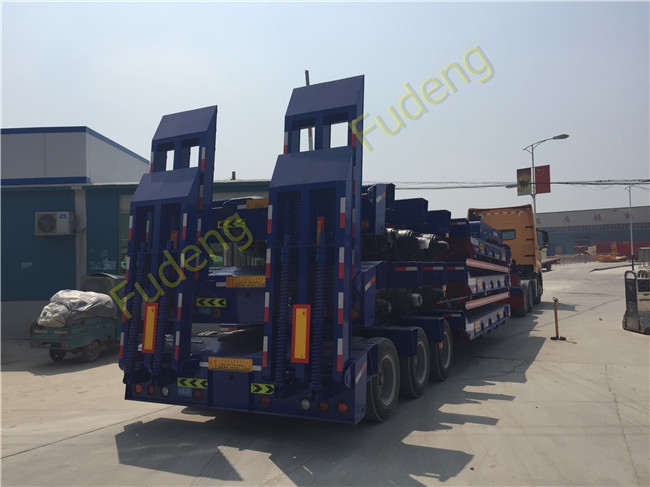2 / 3 Axle Low Bed Semi Trailer 30 - 90 Tons Heavy Duty Machine Transportation