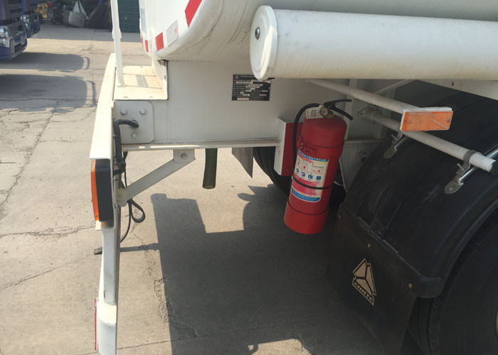 A7 Semi Trailer Truck 3 Axles Fuel Oil Delivery Truck With 50000L - 65000L Tank