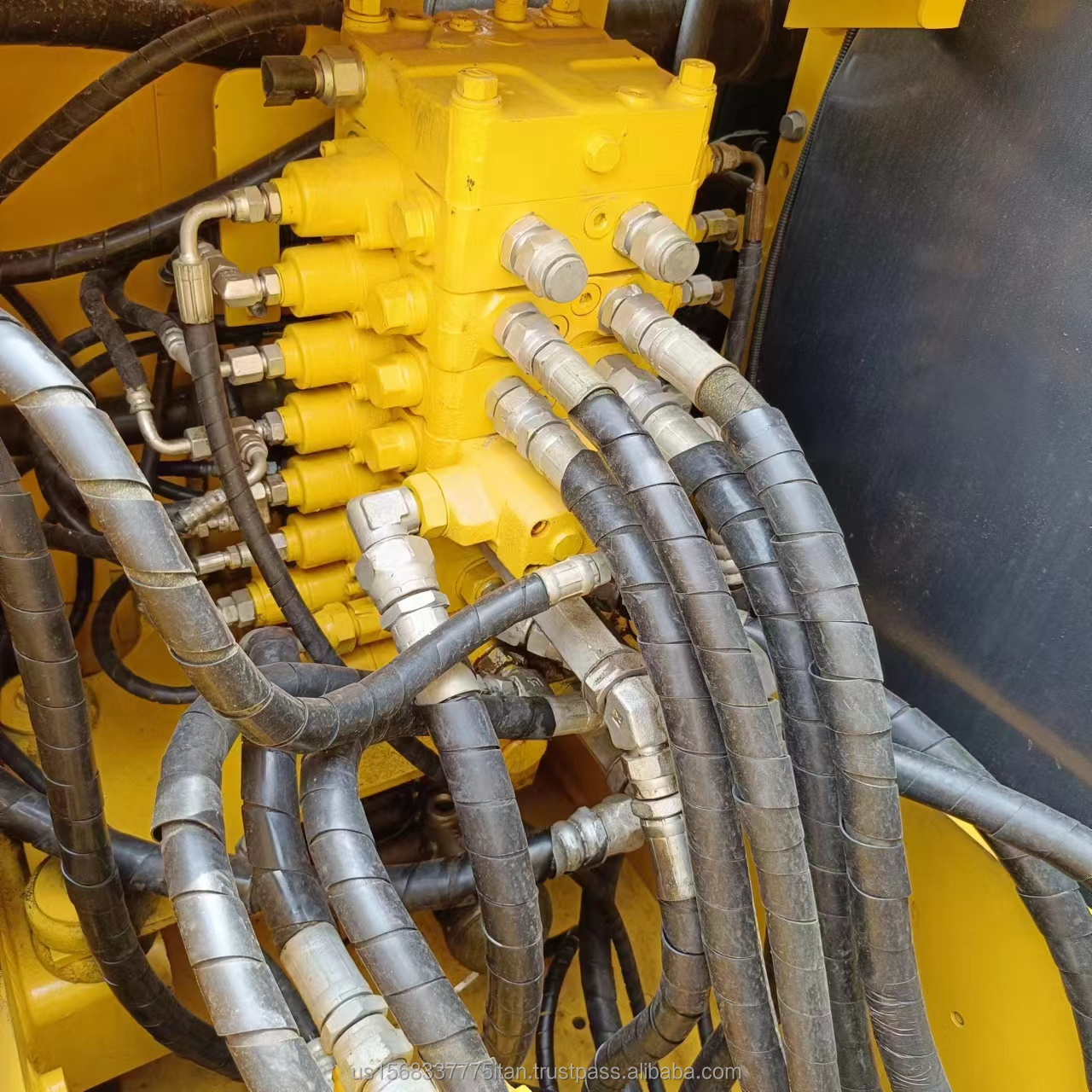 Shanghai good used excavator Komatsu PC130 with 13000 KG weight and 48 kw power