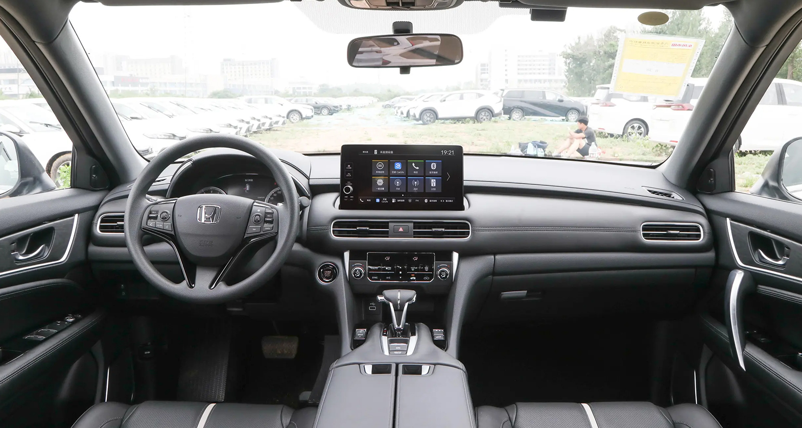 Maximum Speed of 198 km/h and 53.0L Tank Capacity 2024 Hon-da UR-V Turbo 5-Door 5-Seat SUV Made in with High Speed