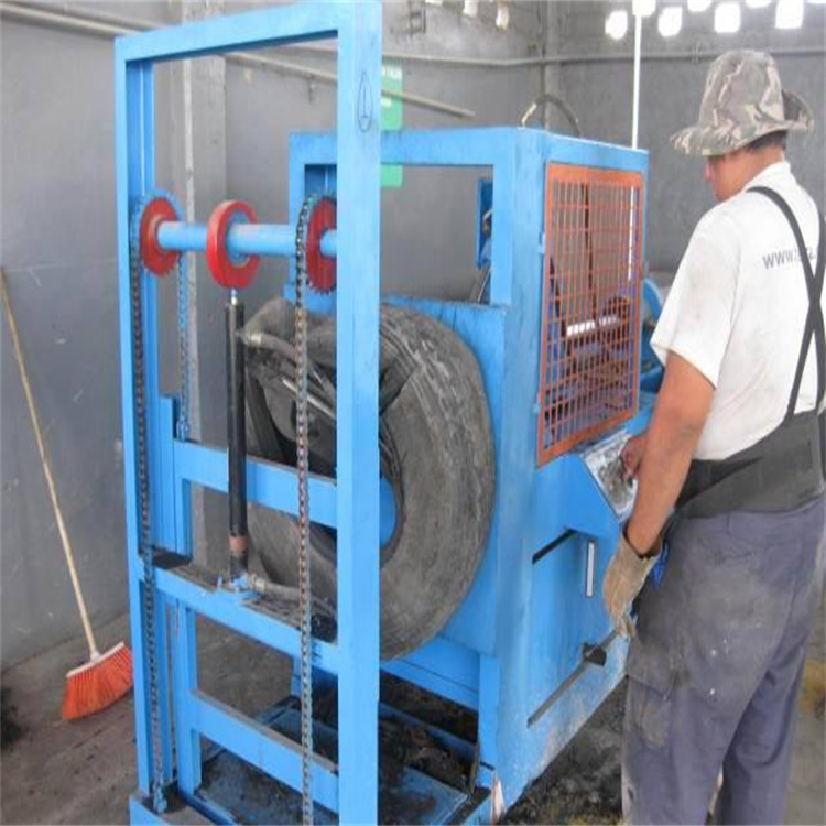XKP560 Old Tyre Powder Making Machine 45Kw Tire Shredding Machine