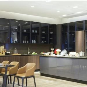 Quality ODM Slab Modern Kitchen Cabinet Makers Paticle Board Carcass wholesale