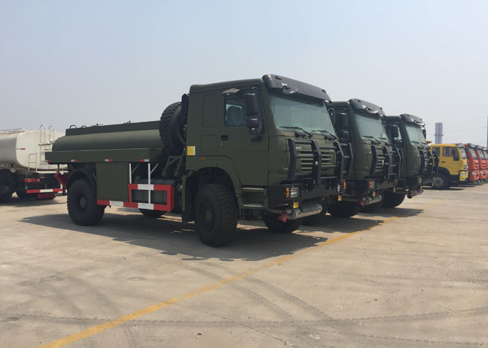 Energy Saving Oil Tank Trucks / Edible Oil Transport Truck Hydraulically Clutch